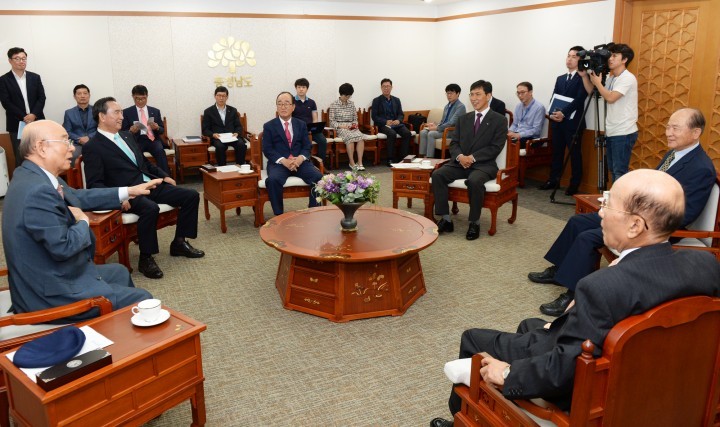 충남도, 선배 도지사로부터 지역발전 지혜 듣는다!