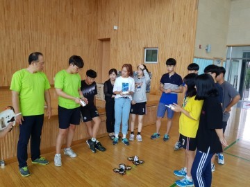 드론 조종 어렵지 않아요.