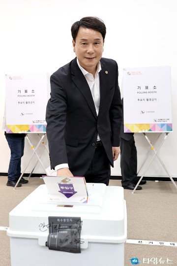 이상래 대전시의회 의장, 제22대 국회의원선거 사전투표 참여