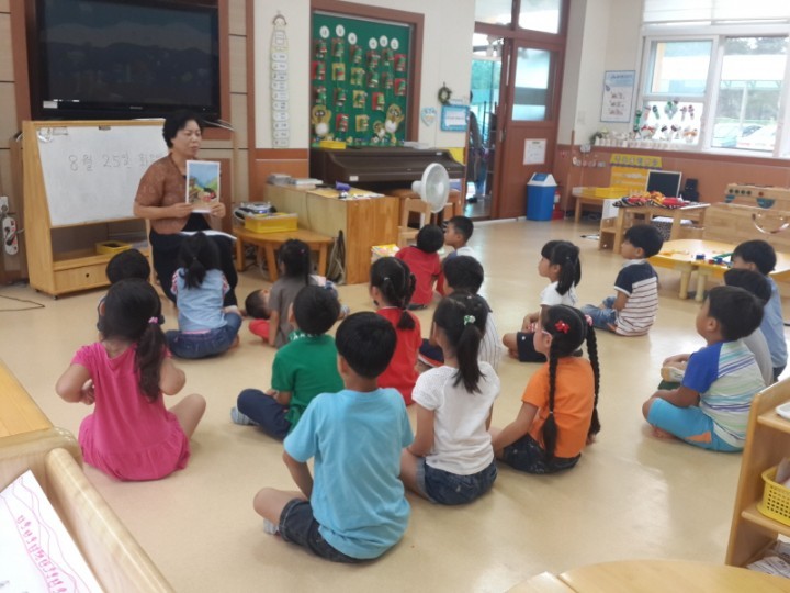 유천초병설유치원,  할머니가 들려주는 이야기가 재미있어요!