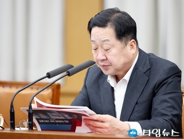 대전 ‘2048 그랜드플랜’ 계획 살펴보는 이장우 대전시장