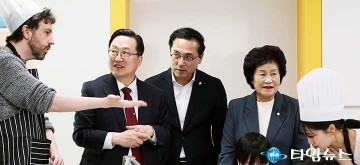 이장우 대전시장·박희조 동구청장, 글로벌 드림캠퍼스 내부 둘러봐