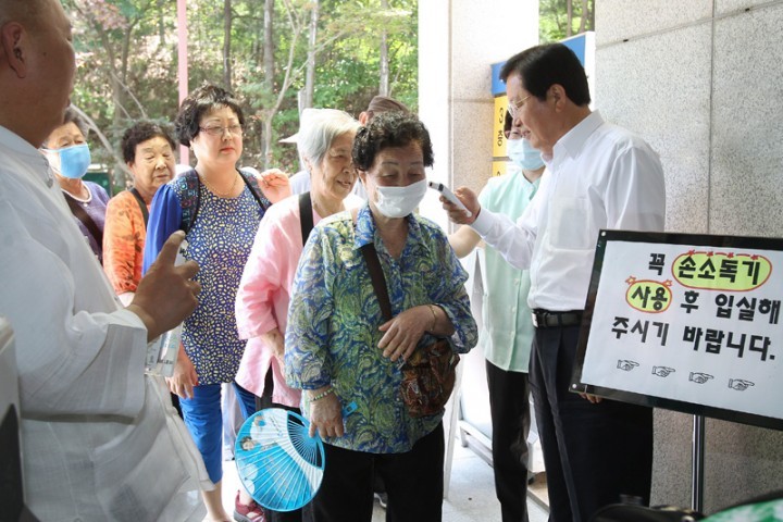 장종태 서구청장, 서구노인복지관 경로식당 방문해 어르신 및 종사자 격려