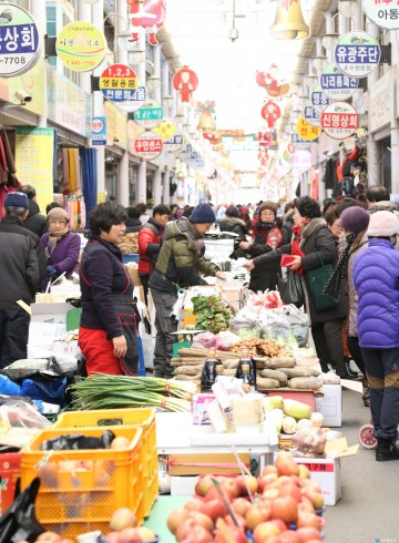 설명절 준비는 인심 좋은 전통시장에서