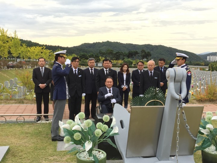 이상민 의원, 국군의 날 앞두고 현충원 참배