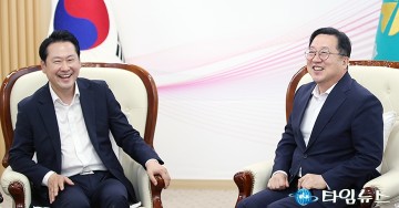 “말은 개혁, 표정은 미소”…장동혁·이장우, 웃으며 충청을 말하다