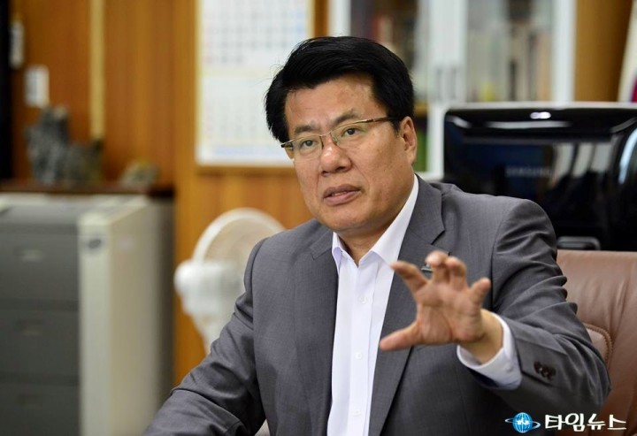 제천국제음악영화제 ‘탁상공론’ 언제 끝나나?