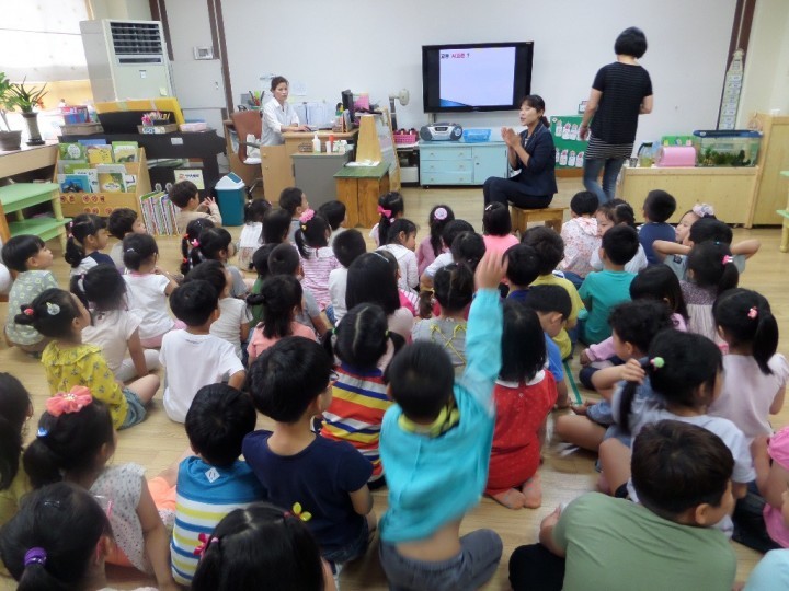 “움직이는 차로부터 내 몸의 안전을 지켜요.”