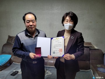 충북남부보훈지청, 독립유공자 故 김순명 선생 대통령 표창 방문전수