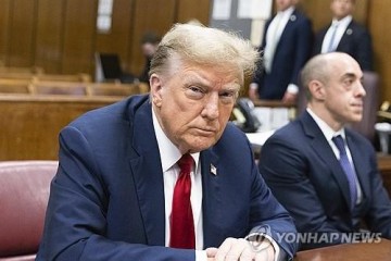 트럼프 "美관세정책 잘하고 있다" 고 드러내…시장 비관론 억제책..