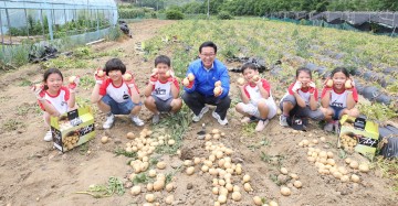 괴산군 감자축제 5천명 넘는 인파 모여