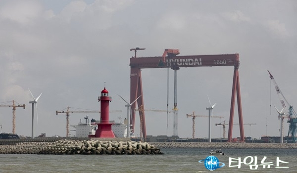 한국조선 2달 연속 세계 1위…현대중공업, 선박 2척 건조계약...군산 조선소 재가동 시급해