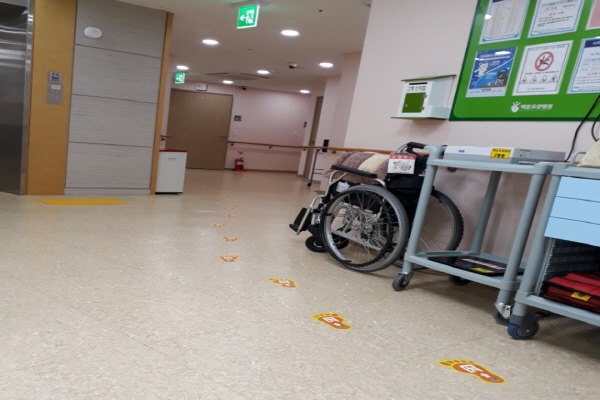 부평소방서, 안전약자 비상구 유도스티커 자율부착 릴레이 이어져