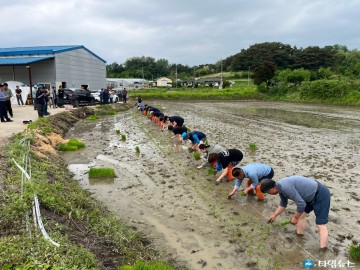 제천농민회, 제9회 통일쌀 경작지 모내기 성료… 평화와 통일 염원 담아