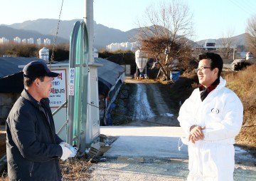 허태정 유성구청장, 양계농장 격려 방문