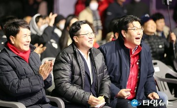 ‘대청호 벚꽃축제’에서 아빠 미소 짓는 이상래·이장우·정명국