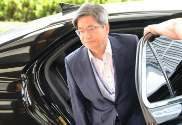 김명수 대법원장 "정당한 절차로 수사 진행되면 성실히 임할 것"