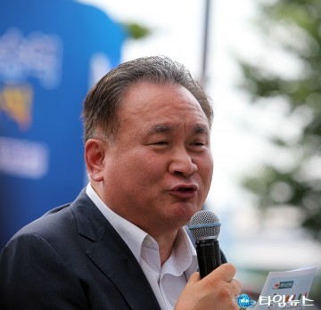 축사하는 이상민 의원