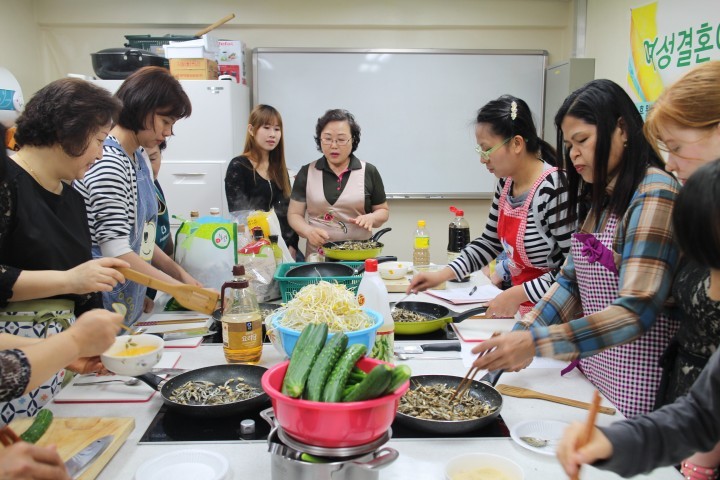 한국 문화 알리고, 사랑의 재능 기부도 함께