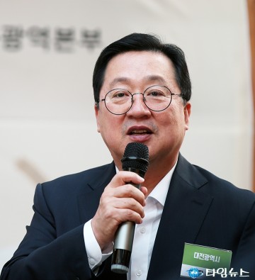 이장우 대전시장 “3750만 원 현금 후원, 취약계층과 전통시장 함께 살려”