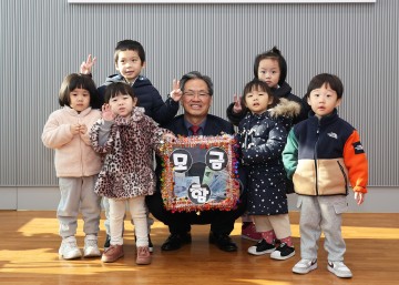 영양군 미래 꿈나무들, 고사리손으로 장학금 전달