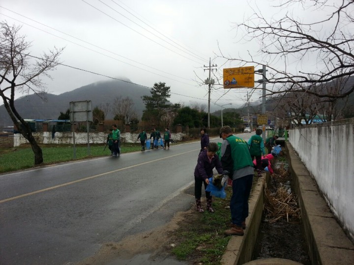 주천면, 새봄맞이 국토 대청결 운동 펼쳐도로·하천변 등지서 영농폐기물 등 수거