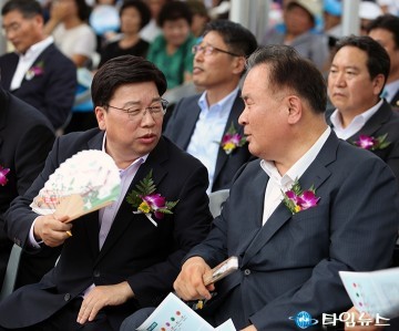 권선택 시장·이상민 의원, 무더위 가운데 대화!