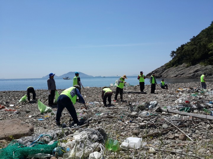 사량면 양지리 일원 해안변 환경정화 활동 실시 