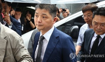 카카오 김범수 'SM 시세조종' 구속심사 출석…묵묵부답