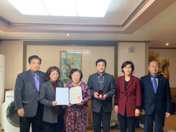 충북남부보훈지청, 독립유공자 고 손일만 선생 대통령표창 현장방문 전수