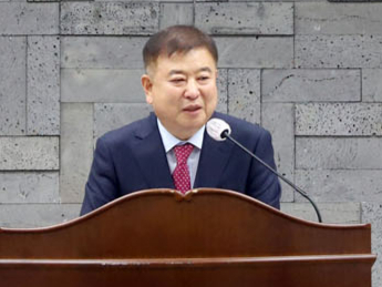 군수직 두 번 잃은 강종만 영광군수 돈을 받아서 1번 줘서 1번..