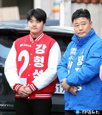 나란히 서있는 강형석·방진영 대전시의원 후보