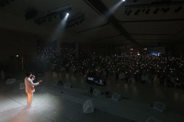 무더운 여름 가족‧지인과 실내에서 즐기는 감동 공연⋯‘인생버스 9010’