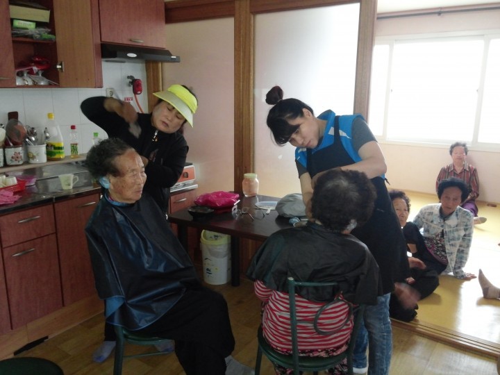 사천시 선구동건강위원회, 이미용 봉사활동 펼쳐