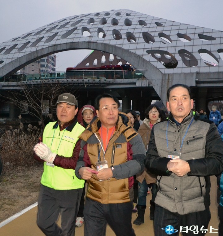 한현택 동구청장, 시민과 함께 천변길 즐겁다!