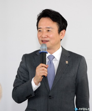 남경필 지사  광주 나눔의 집 찾아 위안부 할머니께 세배