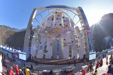 청송 얼음골에서 아이스클라이밍 대회 막 오른다!