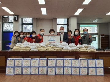 청도읍 여성자원활동센터 떡국 50세대에 전달행사