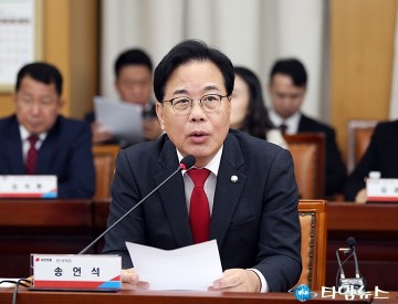 송언석 국민의힘 원내대표 “과학·반도체·바이오 중심축으로 충청 키운다”…대전시청서 예산 논의