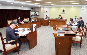 충남도의회 행정문화위, 자치안전실 첫 감사…참여예산·재난관리·업무추진비 집중 점검