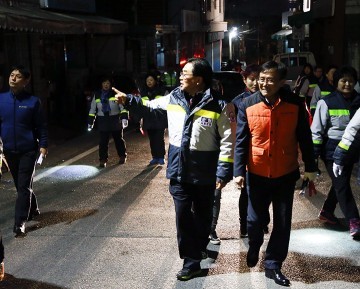 박수범 대덕구청장, 자율방범대와 야간순찰 실시