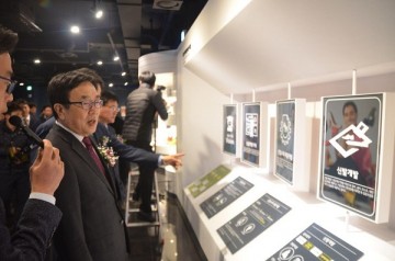 [포토]﻿ "신발 속 직업 코너에서 관련 직업 알아봐요~"