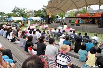 오정뜰 어울마당에 비빔밥이 화합의 장으로 비벼졌다.