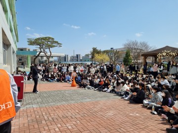 서산여고 꽃피는 봄 주제로 버스킹(busking)행사 열어