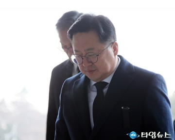 대전보훈공원 참배로 새해 업무 시작하는 이장우 대전시장