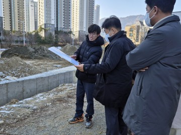 김동수 유성구의회 의장, 학하동 복합커뮤니티센터 신축 현장 방문…주민 삶의 질 향상 최우선