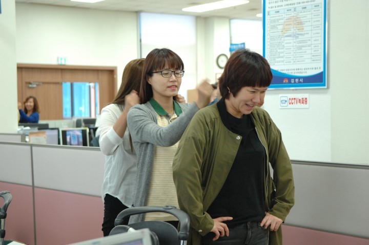 시청 민원실 환(歡)해졌데이(day)! 정부 3.0 소통․화합의 친절교육, 아침 건강체조