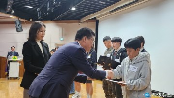 장애 딛고 꿈 이룬 감동의 수상… 장명희씨, 대통령기 국민독서경진대회 충북예선 최우수상 수상