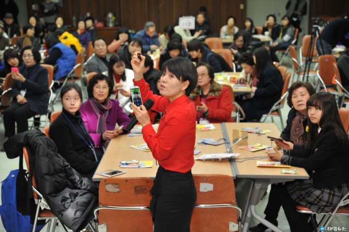 젊은 스승 가르침 앞에~ 최신 스마트폰도 문제 없어~