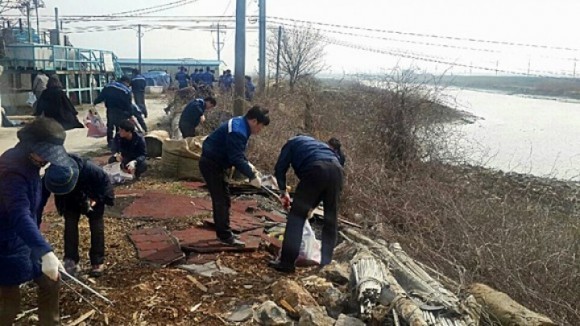 군산시, ‘세계 물의 날’ 기념 하천정화활동